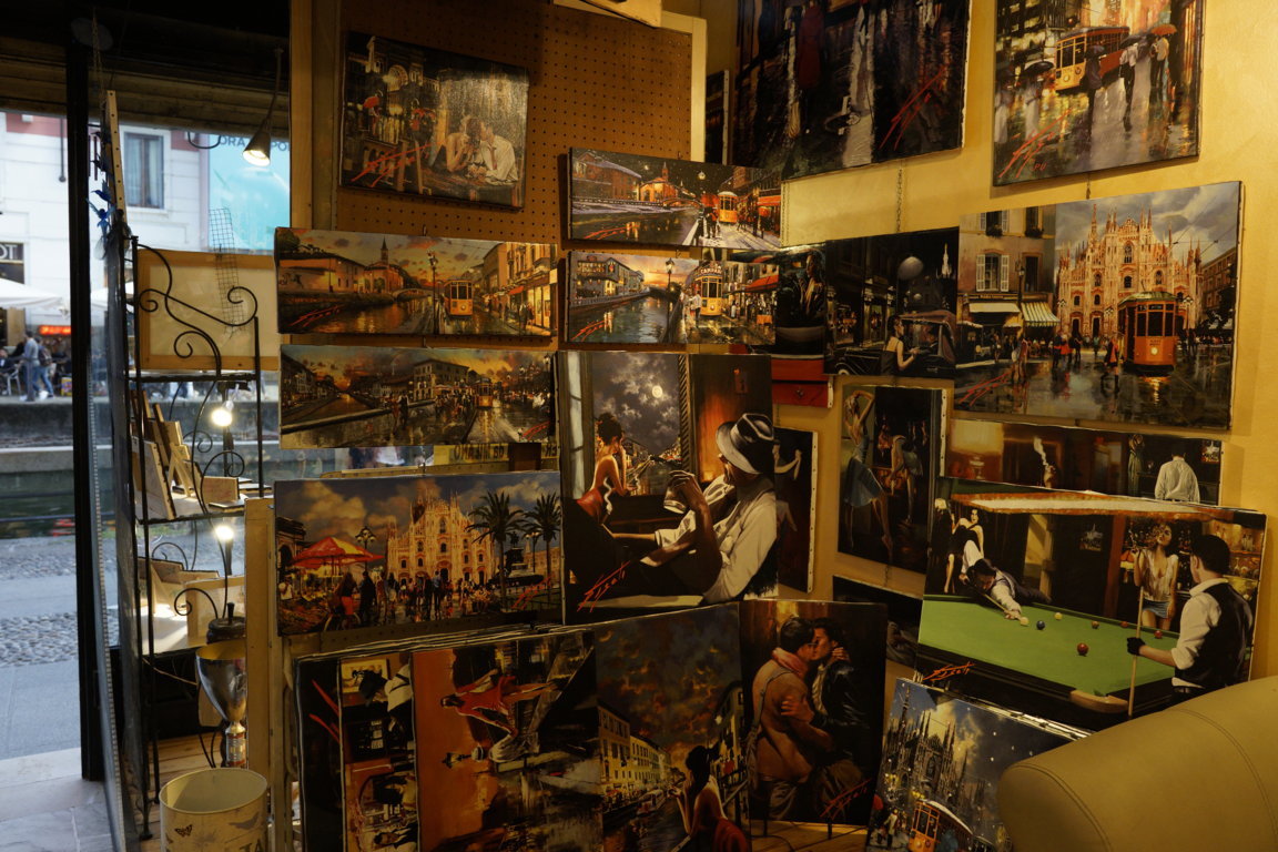 Interno del atelier con quadri